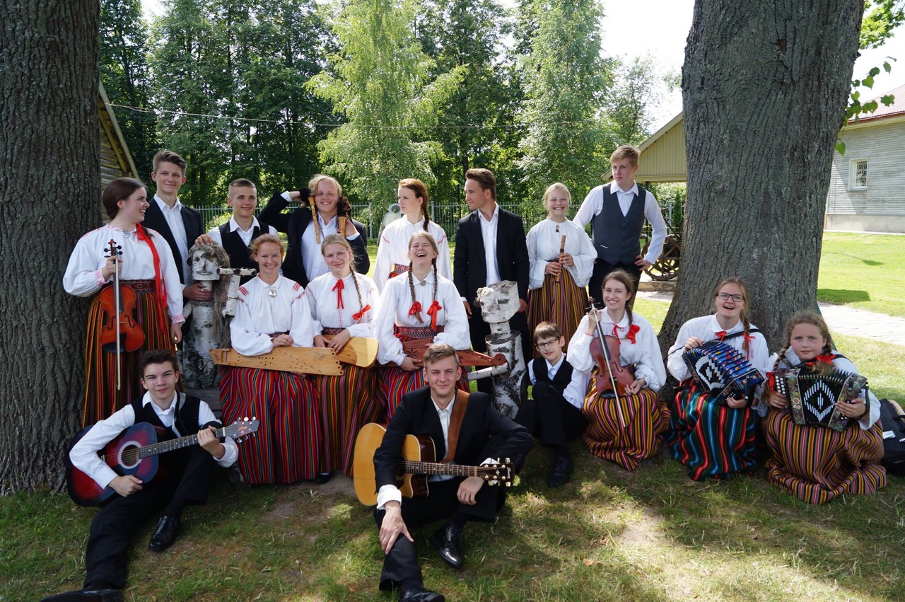 Folklooriklubi Maatasa folkloorifestivali „Baltica" maapäeval Diklis 16. juulil 2015. aastal. Foto: Külli Kool.